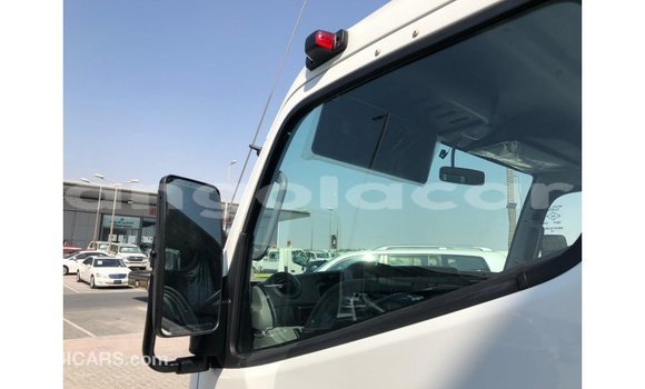 Buy Import Mitsubishi Carisma White Car in Import - Dubai in Bengo Province Buy Import Mitsubishi Carisma White Car in Import - Dubai in Bengo Province