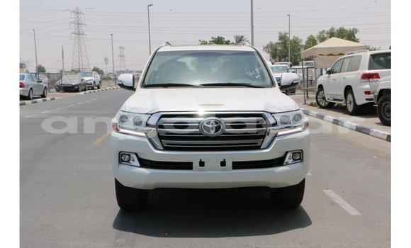 Acheter Import Voiture Toyota Land Cruiser Blanc à Import - Dubai, Province de Bengo Acheter Import Voiture Toyota Land Cruiser Blanc à Import - Dubai, Province de Bengo