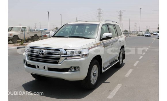 Acheter Import Voiture Toyota Land Cruiser Blanc à Import - Dubai, Province de Bengo Acheter Import Voiture Toyota Land Cruiser Blanc à Import - Dubai, Province de Bengo