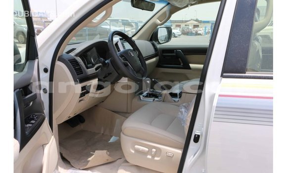 Acheter Import Voiture Toyota Land Cruiser Blanc à Import - Dubai, Province de Bengo Acheter Import Voiture Toyota Land Cruiser Blanc à Import - Dubai, Province de Bengo