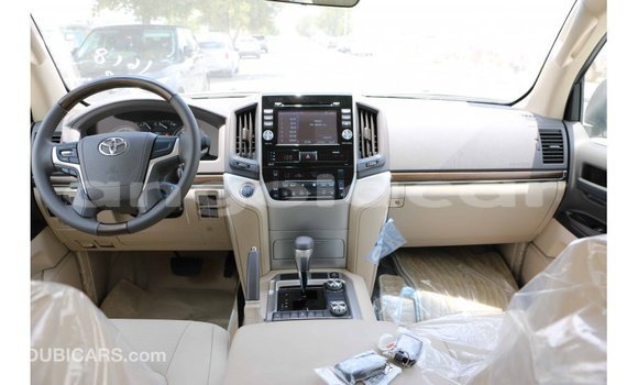 Acheter Import Voiture Toyota Land Cruiser Blanc à Import - Dubai, Province de Bengo Acheter Import Voiture Toyota Land Cruiser Blanc à Import - Dubai, Province de Bengo