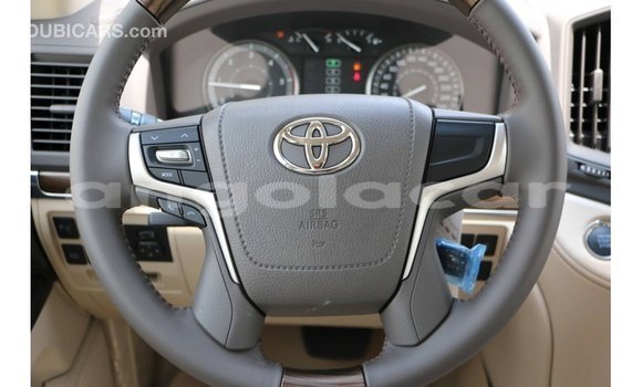 Acheter Import Voiture Toyota Land Cruiser Blanc à Import - Dubai, Province de Bengo Acheter Import Voiture Toyota Land Cruiser Blanc à Import - Dubai, Province de Bengo