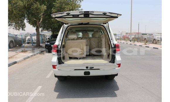 Acheter Import Voiture Toyota Land Cruiser Blanc à Import - Dubai, Province de Bengo Acheter Import Voiture Toyota Land Cruiser Blanc à Import - Dubai, Province de Bengo