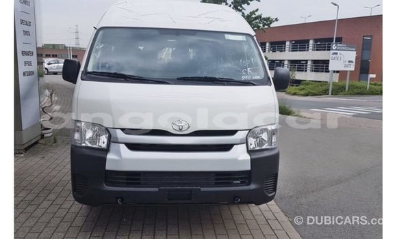 Acheter Import Voiture Toyota Hiace Blanc à Import - Dubai, Province de Bengo Acheter Import Voiture Toyota Hiace Blanc à Import - Dubai, Province de Bengo