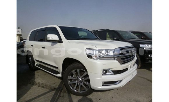 Comprar Importar Toyota Land Cruiser Branco Carro em Import - Dubai em Bengo Province Comprar Importar Toyota Land Cruiser Branco Carro em Import - Dubai em Bengo Province