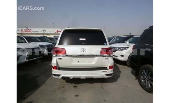 Comprar Importar Toyota Land Cruiser Branco Carro em Import - Dubai em Bengo Province Comprar Importar Toyota Land Cruiser Branco Carro em Import - Dubai em Bengo Province