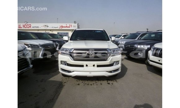 Comprar Importar Toyota Land Cruiser Branco Carro em Import - Dubai em Bengo Province Comprar Importar Toyota Land Cruiser Branco Carro em Import - Dubai em Bengo Province