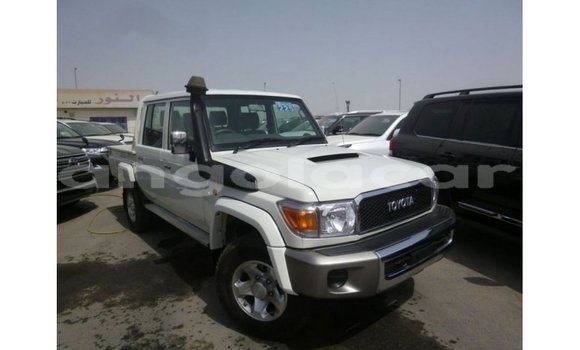 Acheter Import Voiture Toyota Land Cruiser Blanc à Import - Dubai, Province de Bengo Acheter Import Voiture Toyota Land Cruiser Blanc à Import - Dubai, Province de Bengo