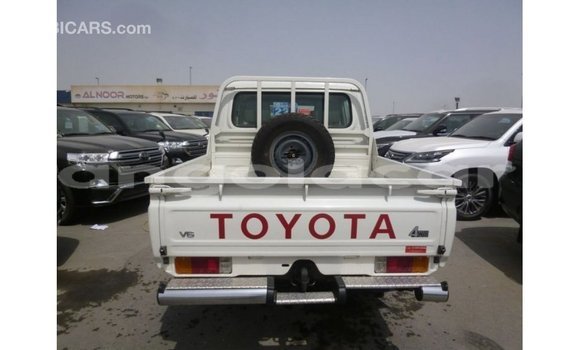 Acheter Import Voiture Toyota Land Cruiser Blanc à Import - Dubai, Province de Bengo Acheter Import Voiture Toyota Land Cruiser Blanc à Import - Dubai, Province de Bengo