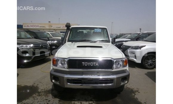Acheter Import Voiture Toyota Land Cruiser Blanc à Import - Dubai, Province de Bengo Acheter Import Voiture Toyota Land Cruiser Blanc à Import - Dubai, Province de Bengo