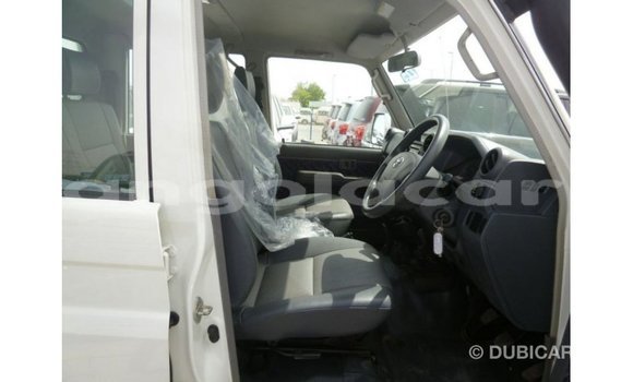 Acheter Import Voiture Toyota Land Cruiser Blanc à Import - Dubai, Province de Bengo Acheter Import Voiture Toyota Land Cruiser Blanc à Import - Dubai, Province de Bengo