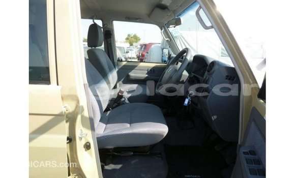 Comprar Importar Toyota Land Cruiser Bege Carro em Import - Dubai em Bengo Province Comprar Importar Toyota Land Cruiser Bege Carro em Import - Dubai em Bengo Province