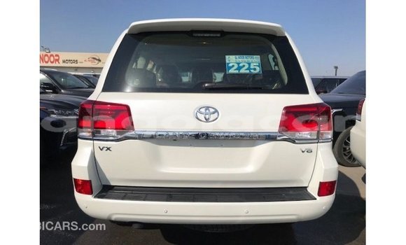 Comprar Importar Toyota Land Cruiser Branco Carro em Import - Dubai em Bengo Province Comprar Importar Toyota Land Cruiser Branco Carro em Import - Dubai em Bengo Province