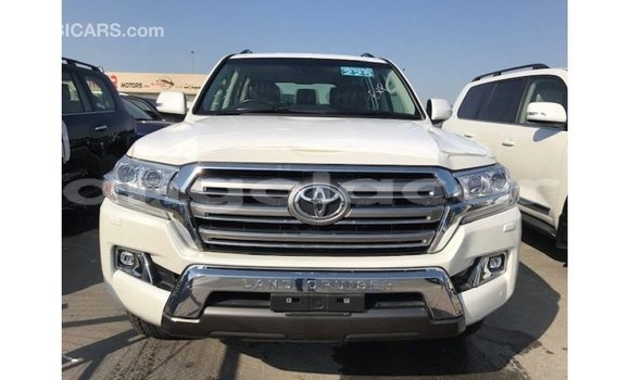 Comprar Importar Toyota Land Cruiser Branco Carro em Import - Dubai em Bengo Province Comprar Importar Toyota Land Cruiser Branco Carro em Import - Dubai em Bengo Province