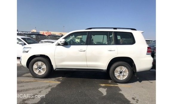 Comprar Importar Toyota Land Cruiser Branco Carro em Import - Dubai em Bengo Province Comprar Importar Toyota Land Cruiser Branco Carro em Import - Dubai em Bengo Province