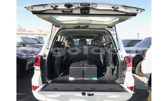 Comprar Importar Toyota Land Cruiser Branco Carro em Import - Dubai em Bengo Province Comprar Importar Toyota Land Cruiser Branco Carro em Import - Dubai em Bengo Province