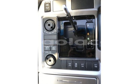 Comprar Importar Toyota Land Cruiser Branco Carro em Import - Dubai em Bengo Province Comprar Importar Toyota Land Cruiser Branco Carro em Import - Dubai em Bengo Province