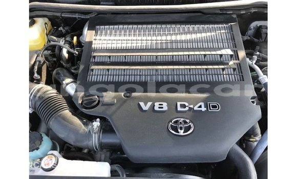 Comprar Importar Toyota Land Cruiser Branco Carro em Import - Dubai em Bengo Province Comprar Importar Toyota Land Cruiser Branco Carro em Import - Dubai em Bengo Province