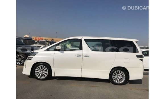 Acheter Import Voiture Toyota Vellfire Blanc à Import - Dubai, Province de Bengo Acheter Import Voiture Toyota Vellfire Blanc à Import - Dubai, Province de Bengo