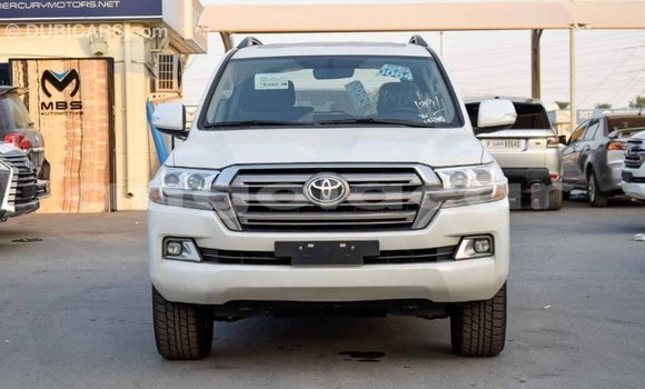 Comprar Importar Toyota Land Cruiser Branco Carro em Import - Dubai em Bengo Province Comprar Importar Toyota Land Cruiser Branco Carro em Import - Dubai em Bengo Province