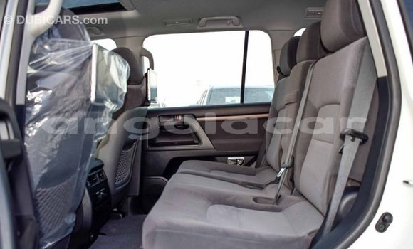 Comprar Importar Toyota Land Cruiser Branco Carro em Import - Dubai em Bengo Province Comprar Importar Toyota Land Cruiser Branco Carro em Import - Dubai em Bengo Province