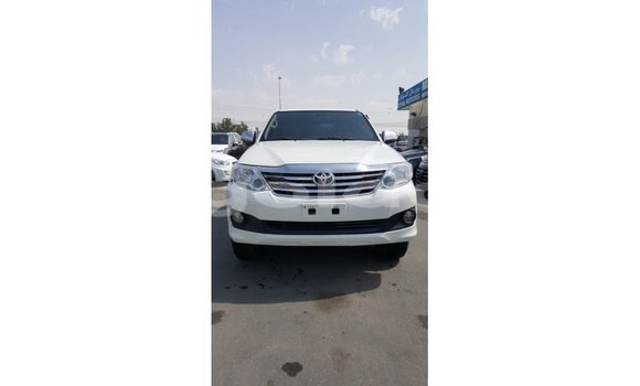 Comprar Importar Toyota Fortuner Branco Carro em Import - Dubai em Bengo Province Comprar Importar Toyota Fortuner Branco Carro em Import - Dubai em Bengo Province