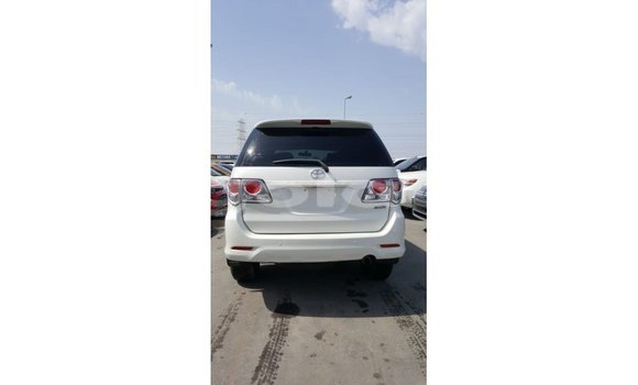 Comprar Importar Toyota Fortuner Branco Carro em Import - Dubai em Bengo Province Comprar Importar Toyota Fortuner Branco Carro em Import - Dubai em Bengo Province