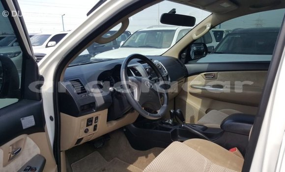Comprar Importar Toyota Fortuner Branco Carro em Import - Dubai em Bengo Province Comprar Importar Toyota Fortuner Branco Carro em Import - Dubai em Bengo Province