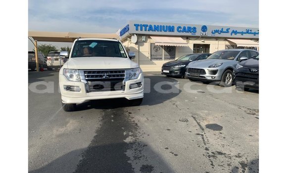 Comprar Importar Mitsubishi Pajero Branco Carro em Import - Dubai em Bengo Province Comprar Importar Mitsubishi Pajero Branco Carro em Import - Dubai em Bengo Province