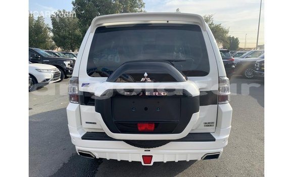 Comprar Importar Mitsubishi Pajero Branco Carro em Import - Dubai em Bengo Province Comprar Importar Mitsubishi Pajero Branco Carro em Import - Dubai em Bengo Province