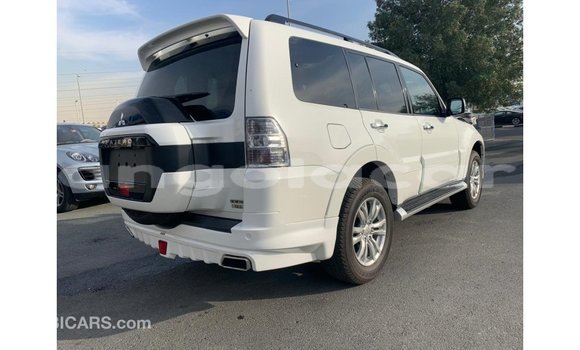 Comprar Importar Mitsubishi Pajero Branco Carro em Import - Dubai em Bengo Province Comprar Importar Mitsubishi Pajero Branco Carro em Import - Dubai em Bengo Province