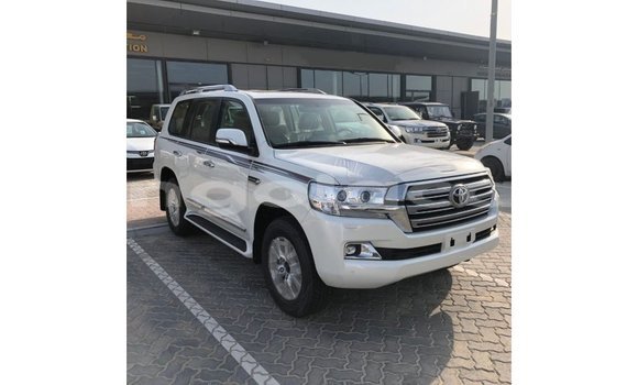 Comprar Importar Toyota Land Cruiser Branco Carro em Import - Dubai em Bengo Province Comprar Importar Toyota Land Cruiser Branco Carro em Import - Dubai em Bengo Province