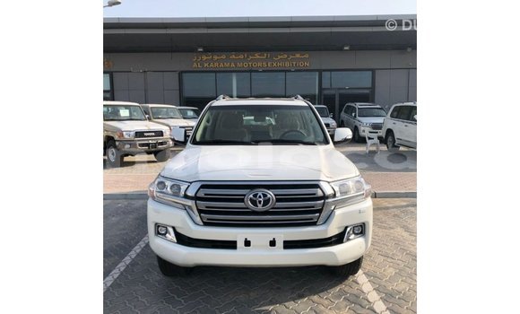 Comprar Importar Toyota Land Cruiser Branco Carro em Import - Dubai em Bengo Province Comprar Importar Toyota Land Cruiser Branco Carro em Import - Dubai em Bengo Province