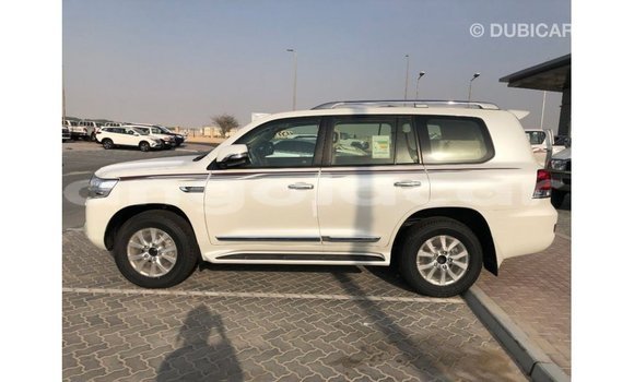 Comprar Importar Toyota Land Cruiser Branco Carro em Import - Dubai em Bengo Province Comprar Importar Toyota Land Cruiser Branco Carro em Import - Dubai em Bengo Province