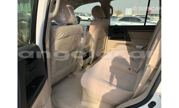Comprar Importar Toyota Land Cruiser Branco Carro em Import - Dubai em Bengo Province Comprar Importar Toyota Land Cruiser Branco Carro em Import - Dubai em Bengo Province