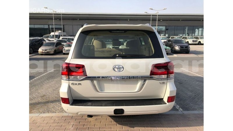Big with watermark toyota land cruiser bengo province import dubai 7220
