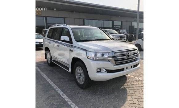 Acheter Import Voiture Toyota Land Cruiser Blanc à Import - Dubai, Province de Bengo Acheter Import Voiture Toyota Land Cruiser Blanc à Import - Dubai, Province de Bengo