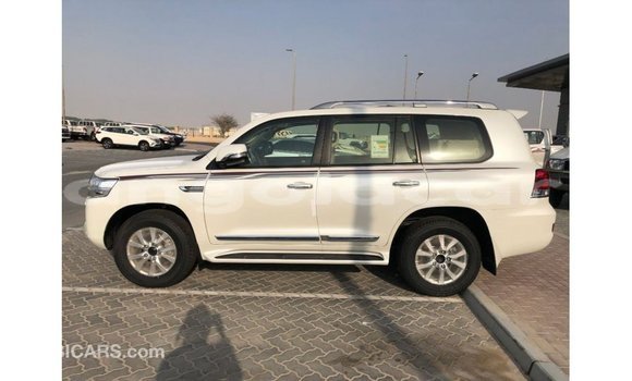 Acheter Import Voiture Toyota Land Cruiser Blanc à Import - Dubai, Province de Bengo Acheter Import Voiture Toyota Land Cruiser Blanc à Import - Dubai, Province de Bengo