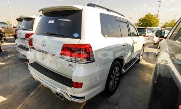 Comprar Importar Toyota Land Cruiser Branco Carro em Import - Dubai em Bengo Province Comprar Importar Toyota Land Cruiser Branco Carro em Import - Dubai em Bengo Province