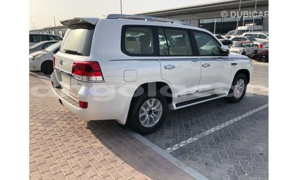 Acheter Import Voiture Toyota Land Cruiser Blanc à Import - Dubai, Province de Bengo Acheter Import Voiture Toyota Land Cruiser Blanc à Import - Dubai, Province de Bengo