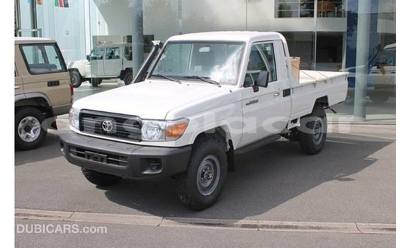 Acheter Import Voiture Toyota Land Cruiser Blanc à Import - Dubai, Province de Bengo Acheter Import Voiture Toyota Land Cruiser Blanc à Import - Dubai, Province de Bengo