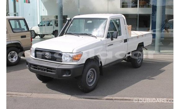 Acheter Import Voiture Toyota Land Cruiser Blanc à Import - Dubai, Province de Bengo Acheter Import Voiture Toyota Land Cruiser Blanc à Import - Dubai, Province de Bengo