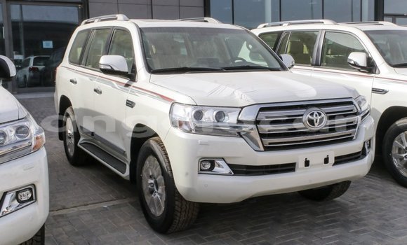 Comprar Importar Toyota Land Cruiser Branco Carro em Import - Dubai em Bengo Province Comprar Importar Toyota Land Cruiser Branco Carro em Import - Dubai em Bengo Province