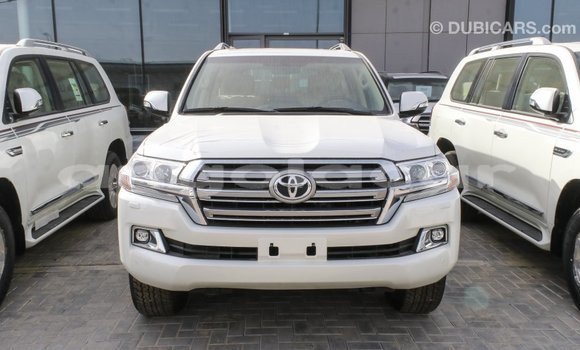 Comprar Importar Toyota Land Cruiser Branco Carro em Import - Dubai em Bengo Province Comprar Importar Toyota Land Cruiser Branco Carro em Import - Dubai em Bengo Province