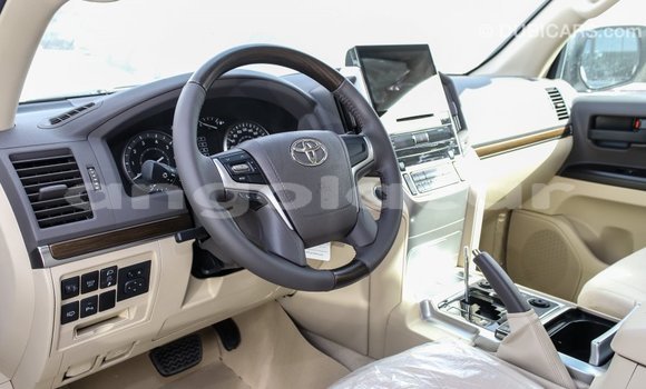 Comprar Importar Toyota Land Cruiser Branco Carro em Import - Dubai em Bengo Province Comprar Importar Toyota Land Cruiser Branco Carro em Import - Dubai em Bengo Province