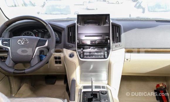 Comprar Importar Toyota Land Cruiser Branco Carro em Import - Dubai em Bengo Province Comprar Importar Toyota Land Cruiser Branco Carro em Import - Dubai em Bengo Province