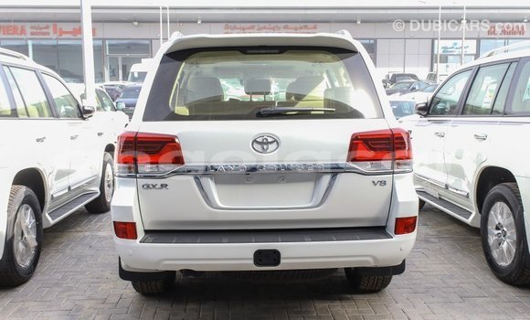 Comprar Importar Toyota Land Cruiser Branco Carro em Import - Dubai em Bengo Province Comprar Importar Toyota Land Cruiser Branco Carro em Import - Dubai em Bengo Province