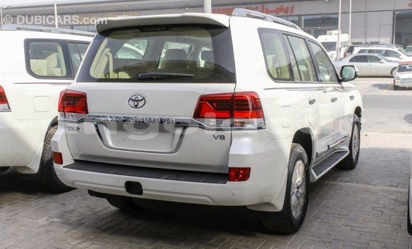 Comprar Importar Toyota Land Cruiser Branco Carro em Import - Dubai em Bengo Province Comprar Importar Toyota Land Cruiser Branco Carro em Import - Dubai em Bengo Province