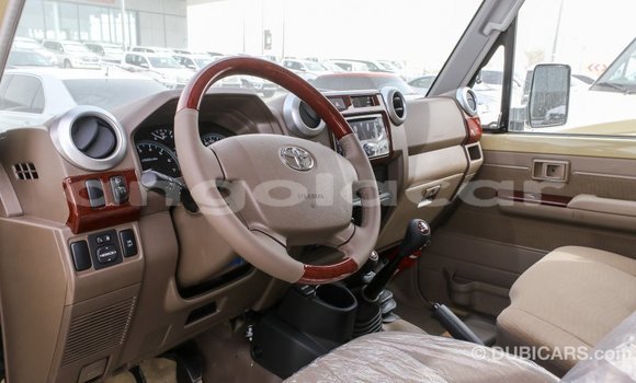 Comprar Importar Toyota Land Cruiser Bege Carro em Import - Dubai em Bengo Province Comprar Importar Toyota Land Cruiser Bege Carro em Import - Dubai em Bengo Province