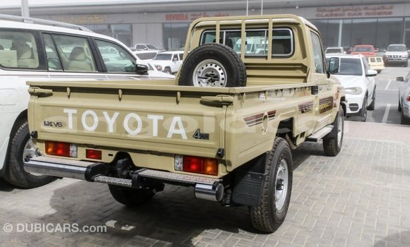 Comprar Importar Toyota Land Cruiser Bege Carro em Import - Dubai em Bengo Province Comprar Importar Toyota Land Cruiser Bege Carro em Import - Dubai em Bengo Province